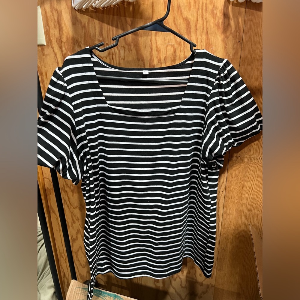 Boutique Black white striped bubble sleeve